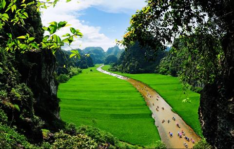 Mai Chau, Ninh Binh, Halong Bay 5 Day Tour Vietnam
